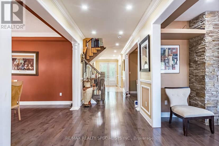 49 Maisonneuve Boulevard — photo 9 of 40
