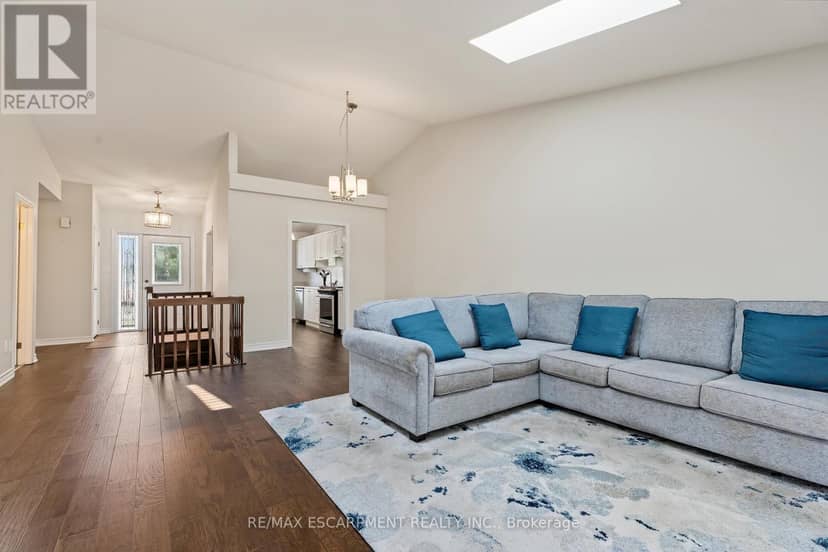 4 - 173 Wilson Street W — photo 10 of 36