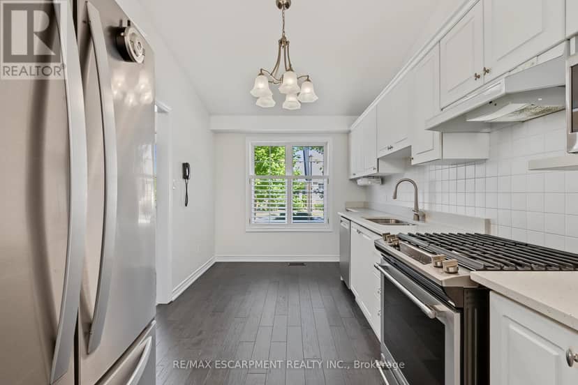 4 - 173 Wilson Street W — photo 13 of 36