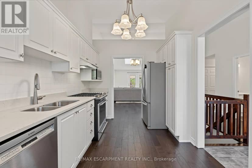 4 - 173 Wilson Street W — photo 15 of 36