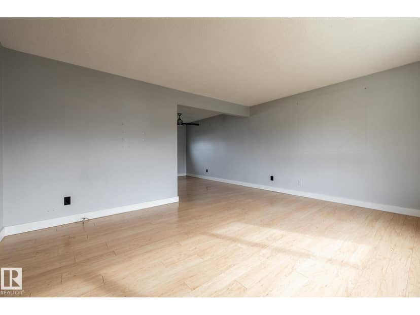 8836 150 AV NW — photo 14 of 40