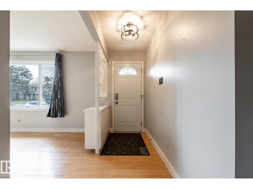 8836 150 AV NW — photo 21 of 40