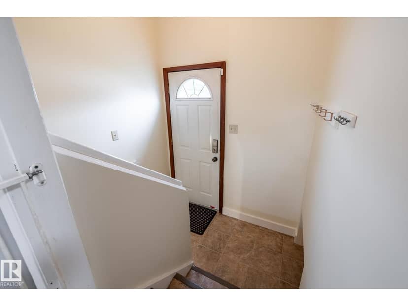 8836 150 AV NW — photo 37 of 40