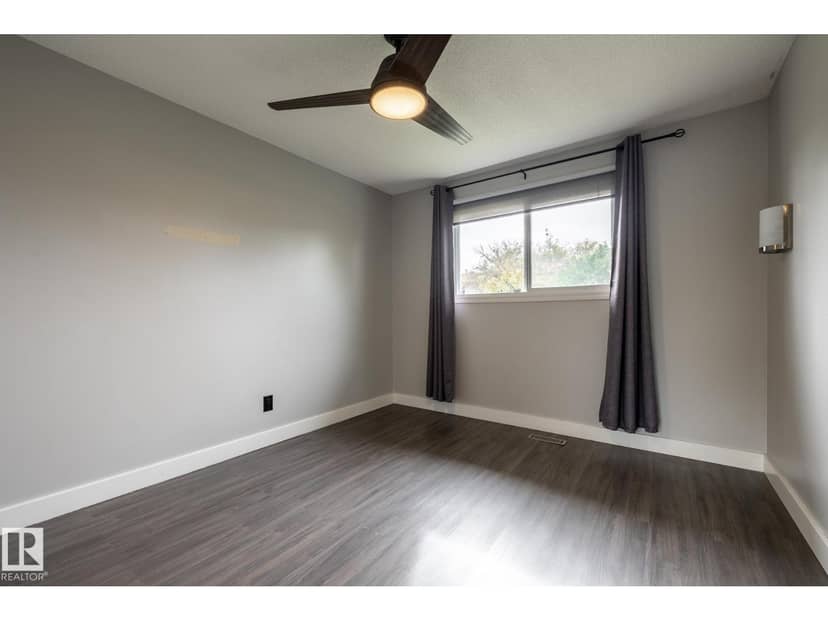 8836 150 AV NW — photo 30 of 40