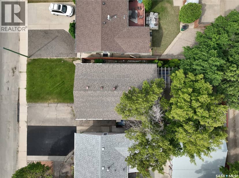 1214 Grandview STREET W — photo 3 of 40