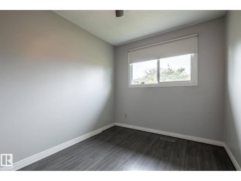 8836 150 AV NW — photo 24 of 40