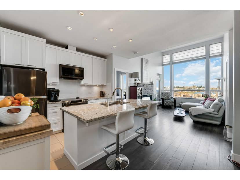 421 2970 King George Boulevard, Surrey, photo 4