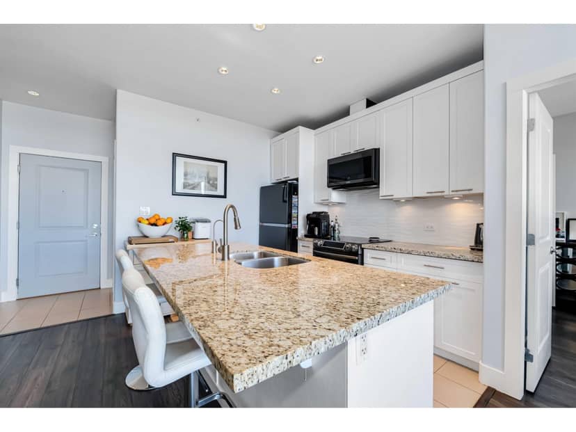 421 2970 King George Boulevard, Surrey, photo 5