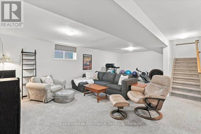 20 Aberdeen Street — photo 23 of 40