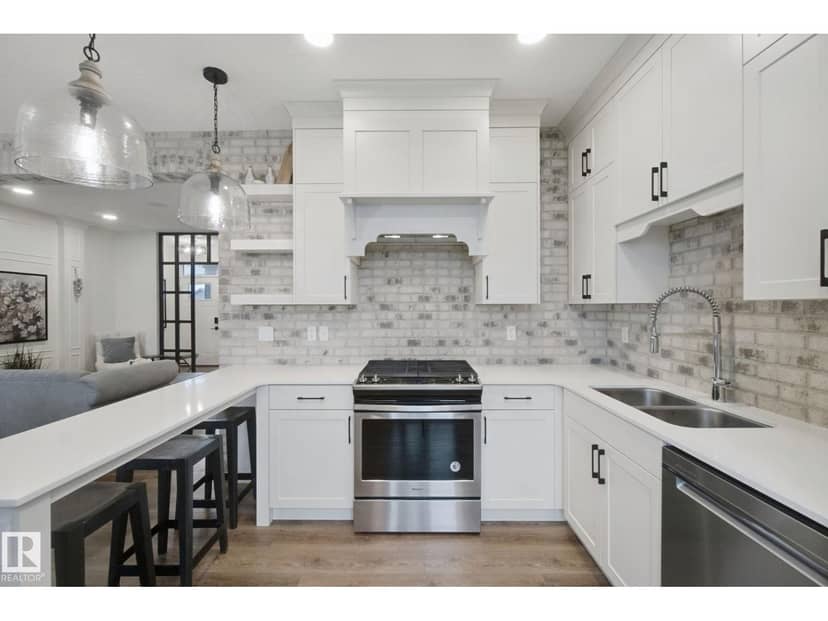 1024 Berg Pl — photo 10 of 40