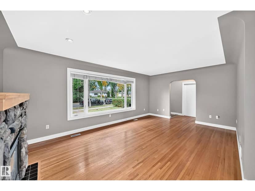 10715 133 ST NW — photo 23 of 40