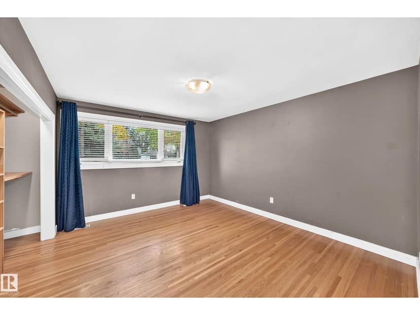 10715 133 ST NW — photo 24 of 40