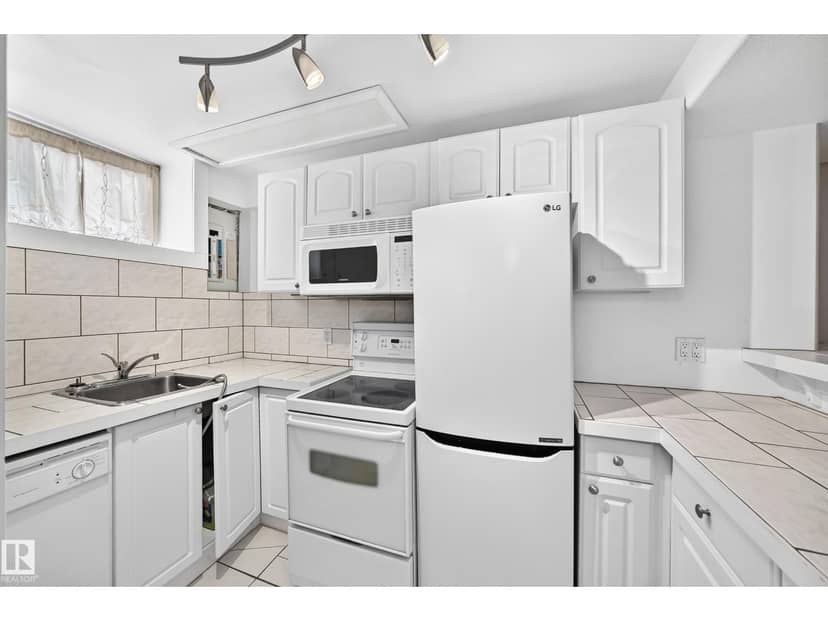 10715 133 ST NW — photo 40 of 40