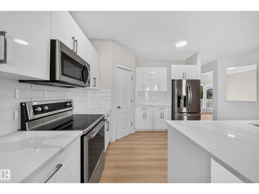 7836 7 Ave SW SW — photo 16 of 40
