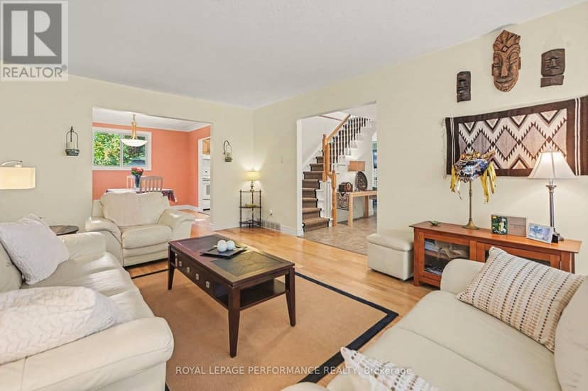 6284 Sundown Crescent — photo 9 of 37