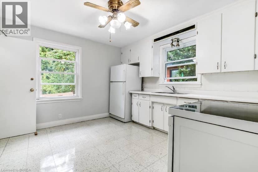 25 HENRY Street — photo 10 of 33
