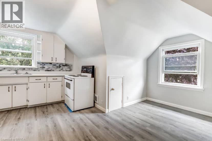 25 HENRY Street — photo 12 of 33