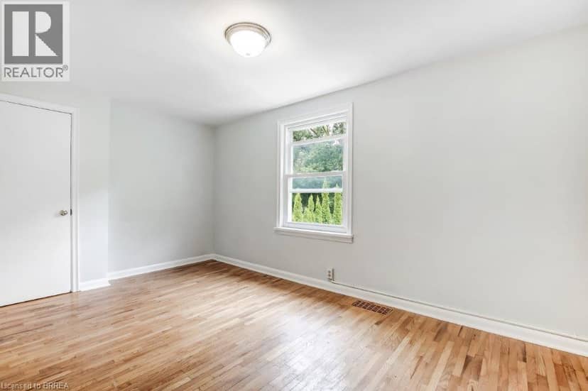 25 HENRY Street — photo 16 of 33