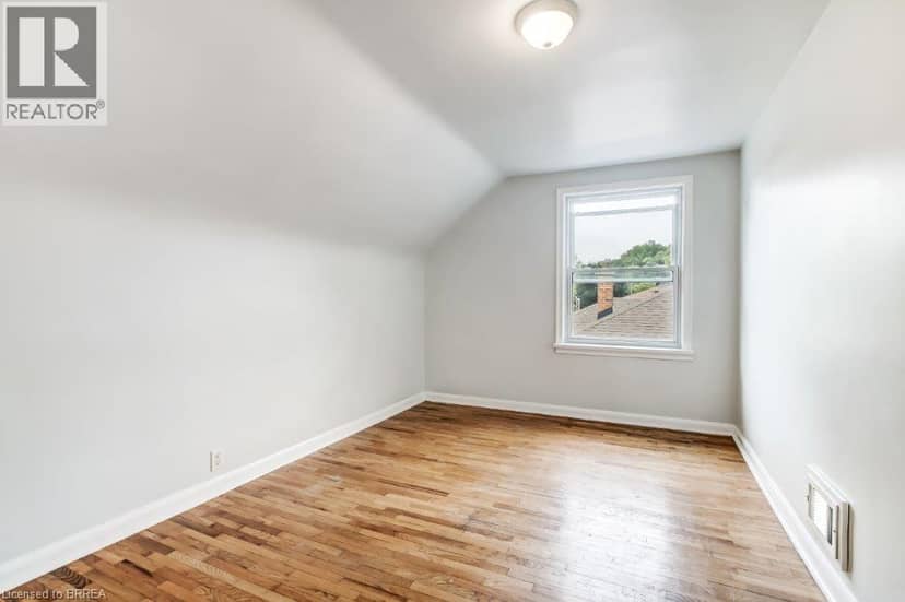 25 HENRY Street — photo 17 of 33