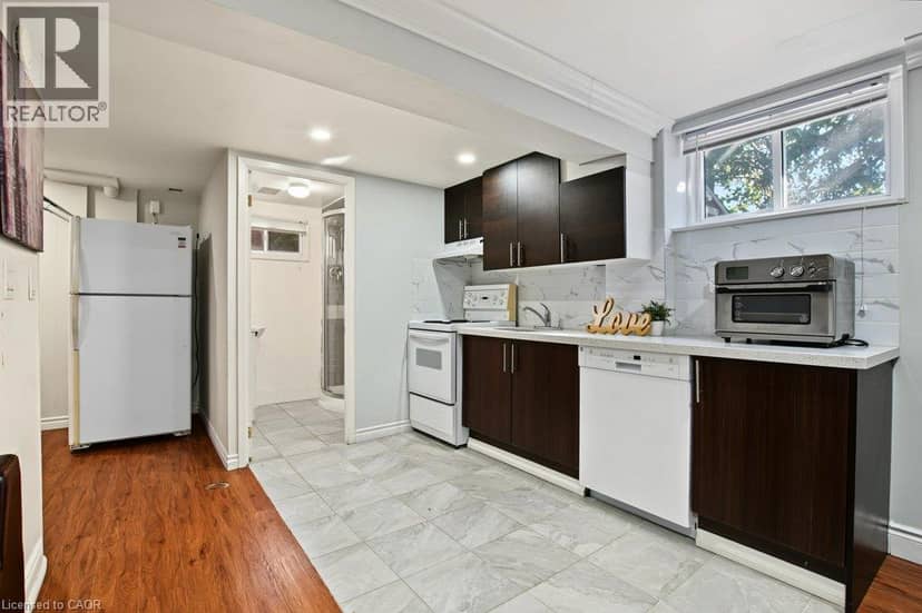 15 CARWYN Crescent — photo 26 of 40