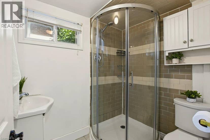 15 CARWYN Crescent — photo 35 of 40