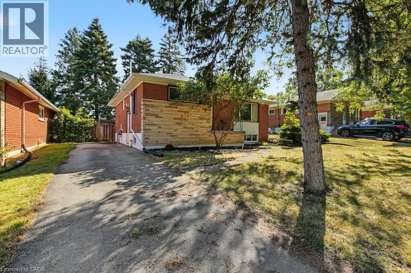 15 CARWYN Crescent — photo 3 of 40