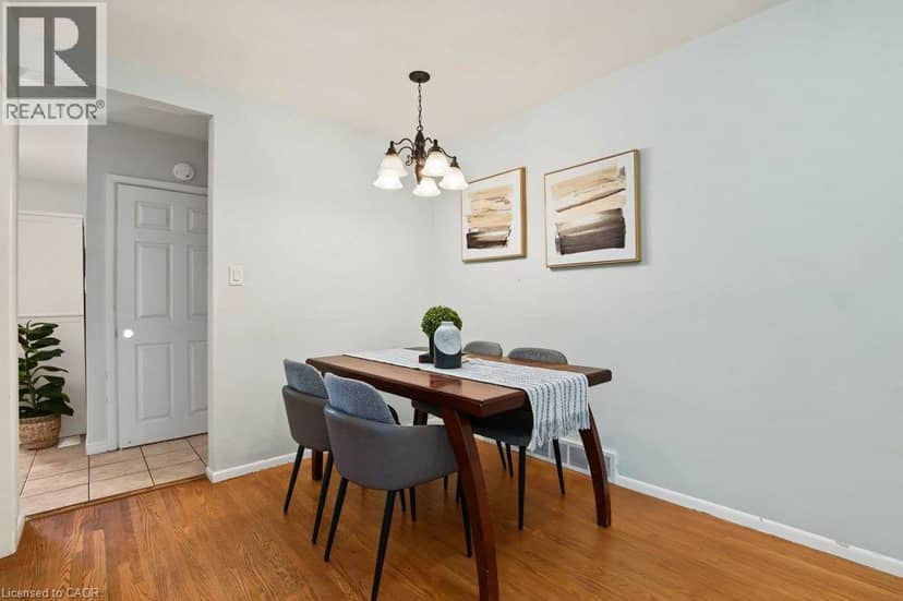 15 CARWYN Crescent — photo 7 of 40