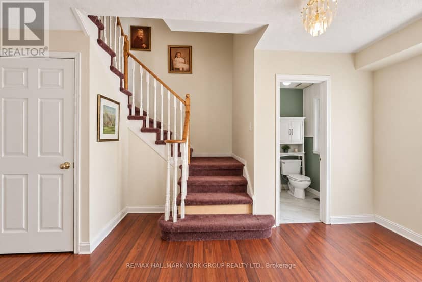 537 Walpole Crescent, Newmarket, photo 6