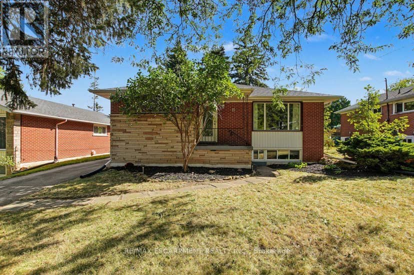 15 Carwyn Crescent — photo 1 of 40