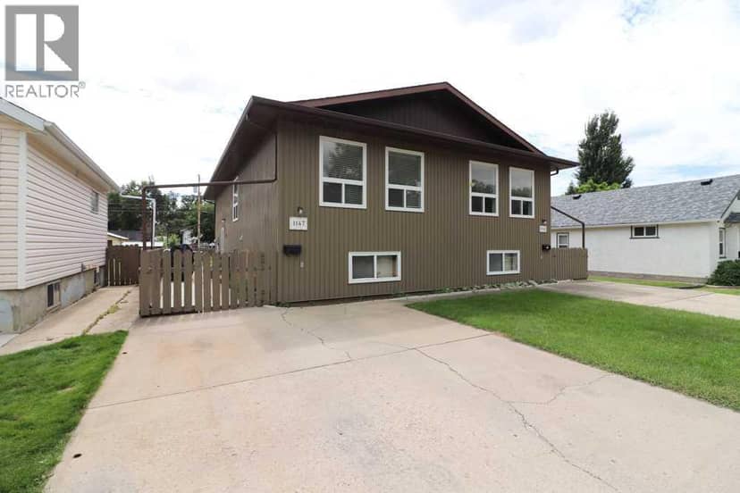 1145 & 1147 Yuill Street SE, Medicine Hat, photo 2
