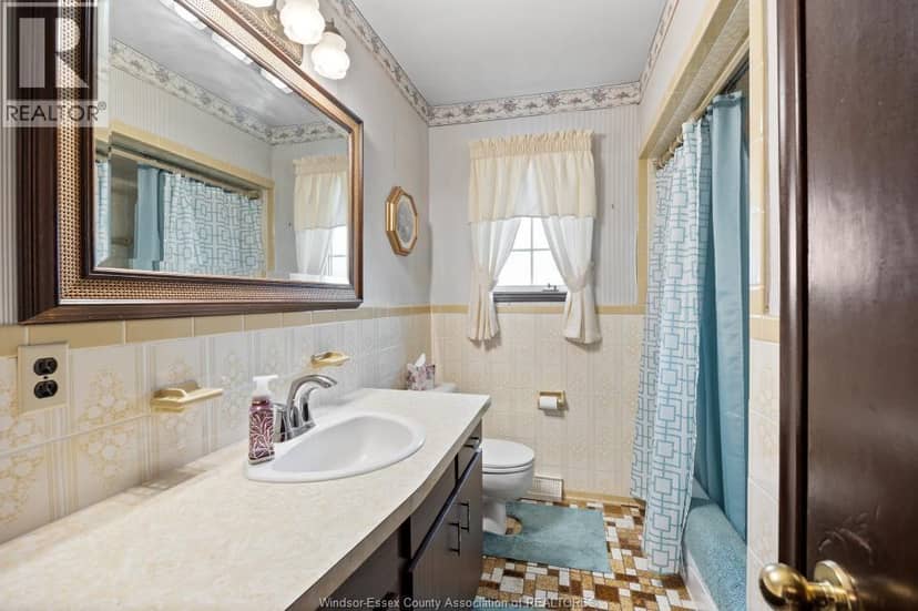 247 ERIE STREET South — photo 14 of 29