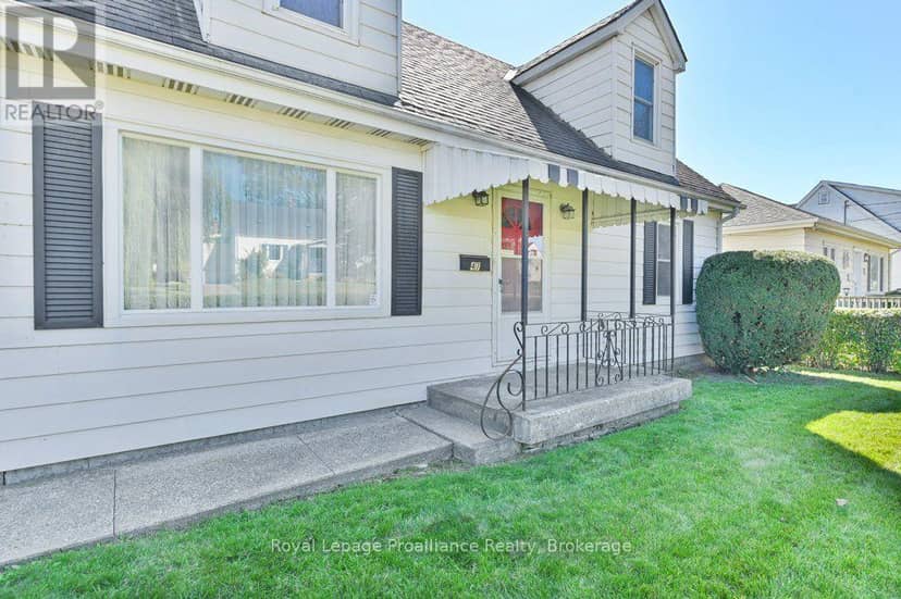 47 Bay Drive — photo 4 of 40