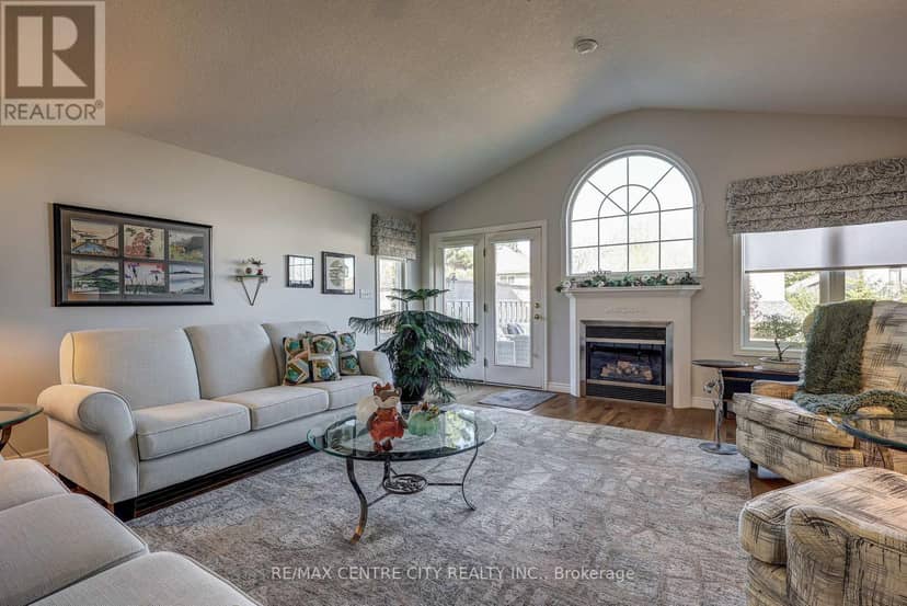 8 - 20 Windemere Place — photo 20 of 40