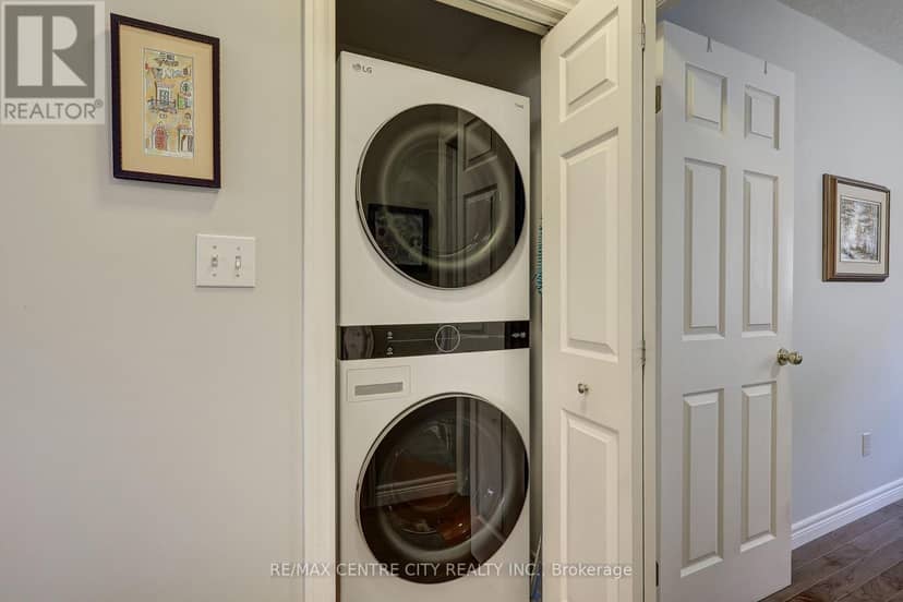 8 - 20 Windemere Place — photo 26 of 40