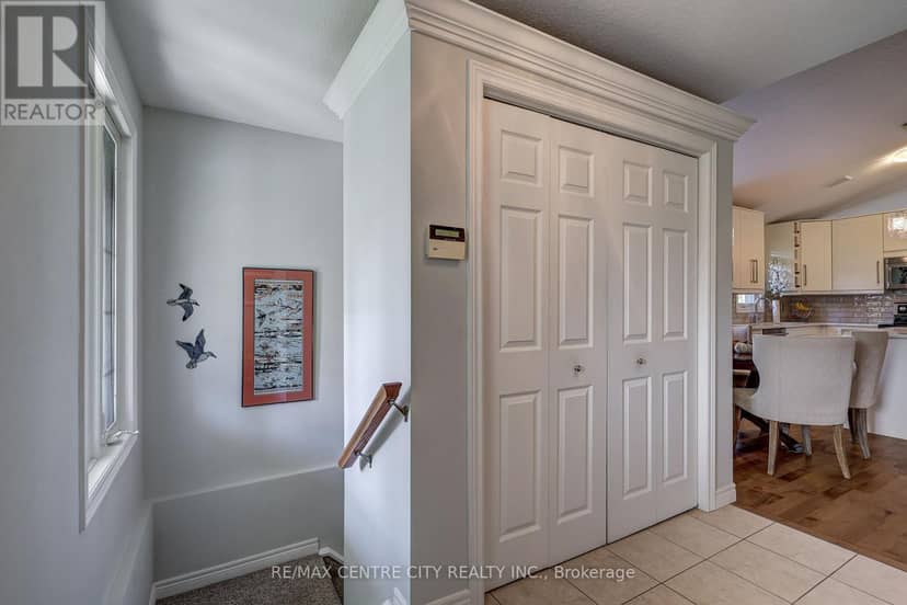 8 - 20 Windemere Place — photo 6 of 40