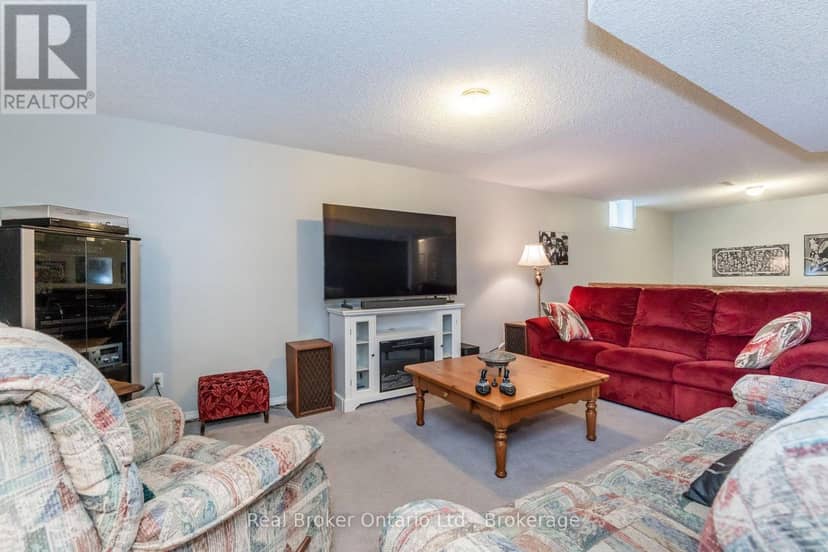 15 Neelands Street — photo 17 of 31