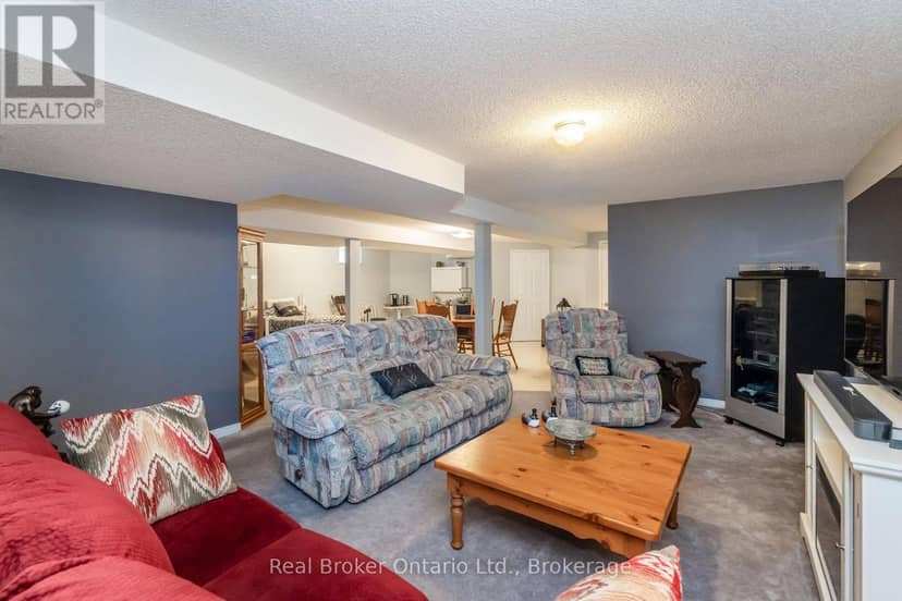 15 Neelands Street — photo 18 of 31