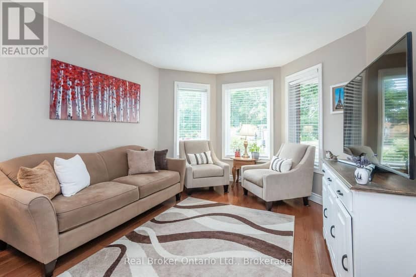 15 Neelands Street, Barrie, photo 4
