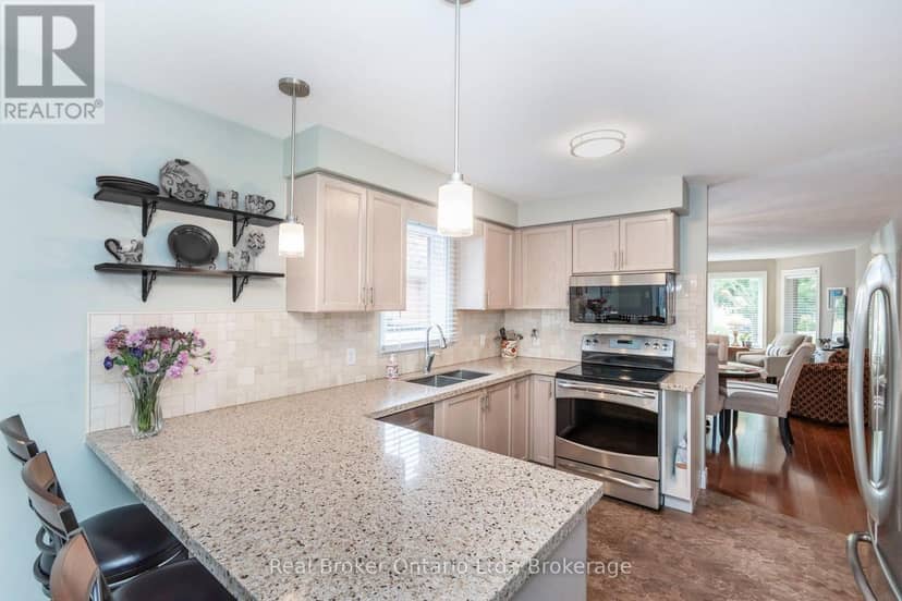 15 Neelands Street, Barrie, photo 7