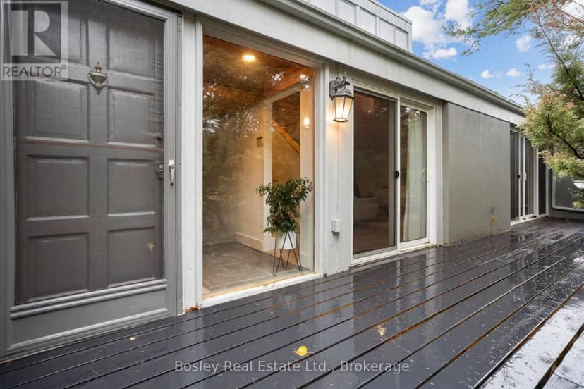 101 St Moritz Crescent — photo 2 of 31