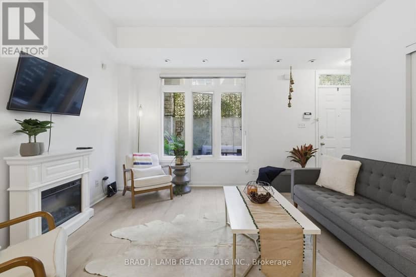 29 - 80 Carr Street — photo 3 of 19