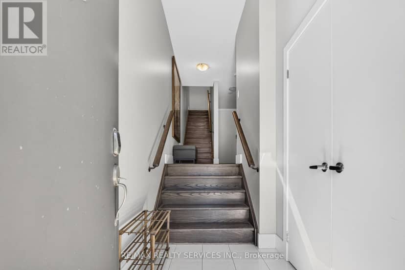 3878 Major Mackenzie Drive — photo 11 of 40