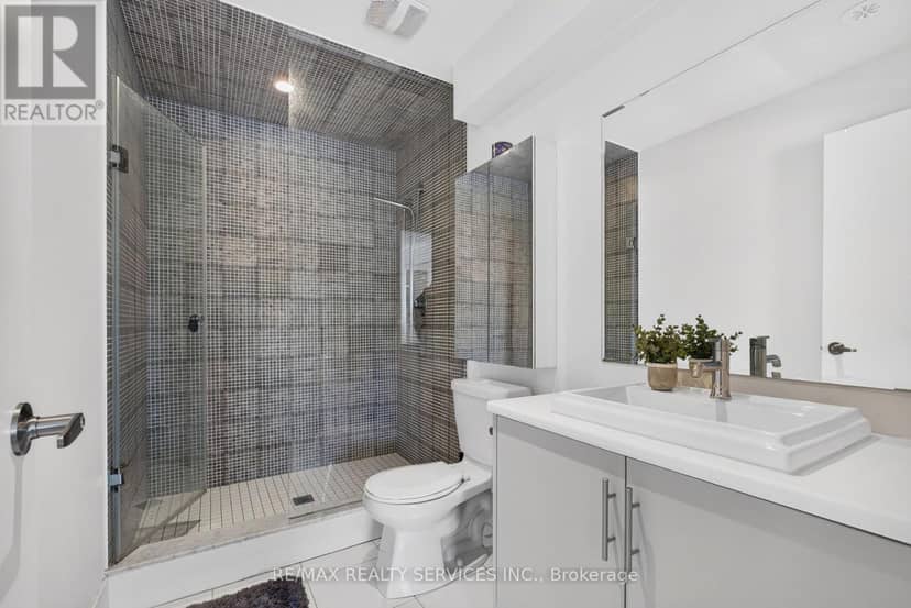 3878 Major Mackenzie Drive — photo 31 of 40