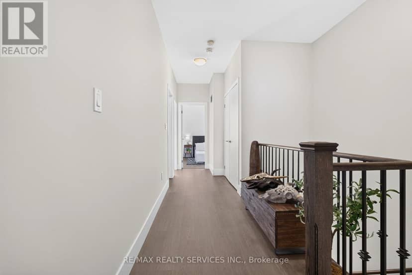 3878 Major Mackenzie Drive — photo 35 of 40