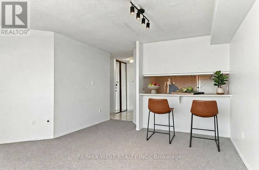 2107 - 234 Albion Road, Toronto, photo 2