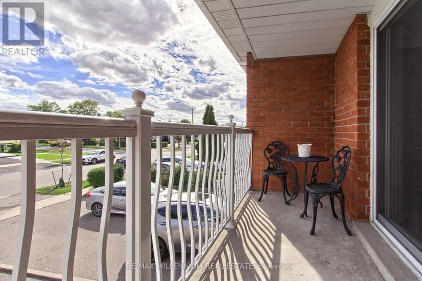 7431 Sigsbee Drive, Mississauga, photo 2