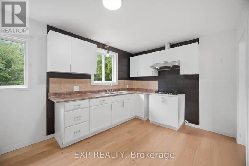 32 Maple Avenue E — photo 13 of 40
