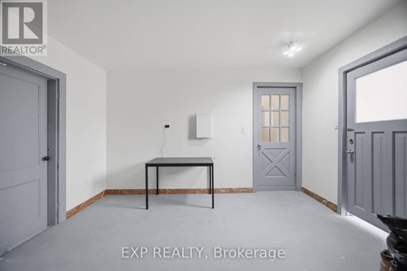 32 Maple Avenue E — photo 36 of 40