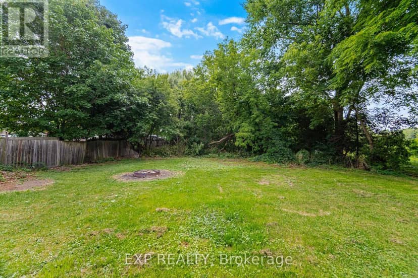 32 Maple Avenue E — photo 39 of 40