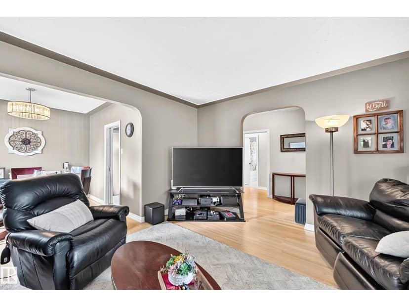 11524 133 ST NW — photo 10 of 40